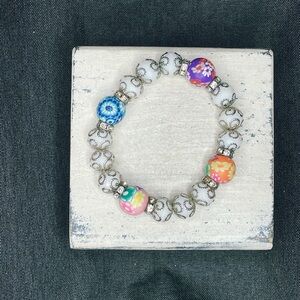 4018u. White Glass Polymer Clay Stretch Bracelet